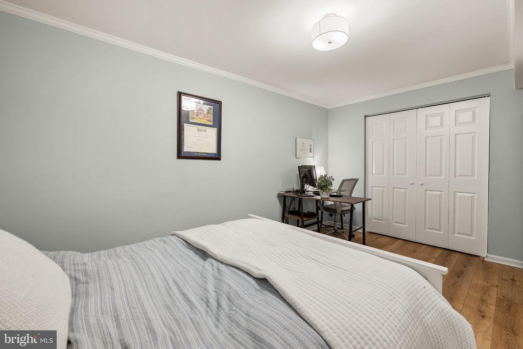 10729 SHINGLE OAK COURT