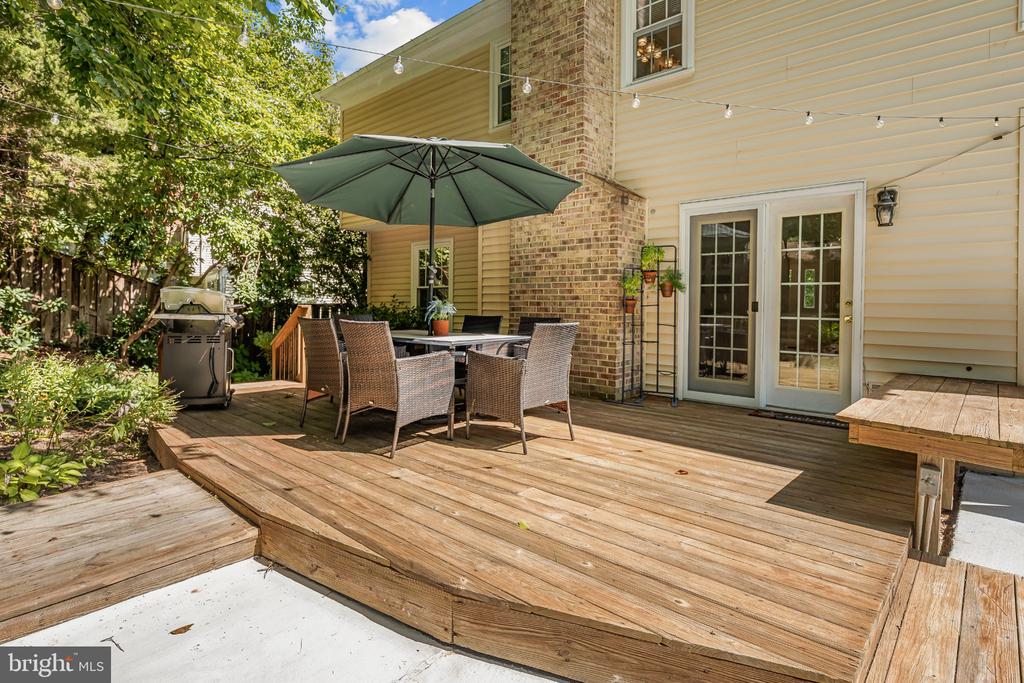 10729 SHINGLE OAK COURT