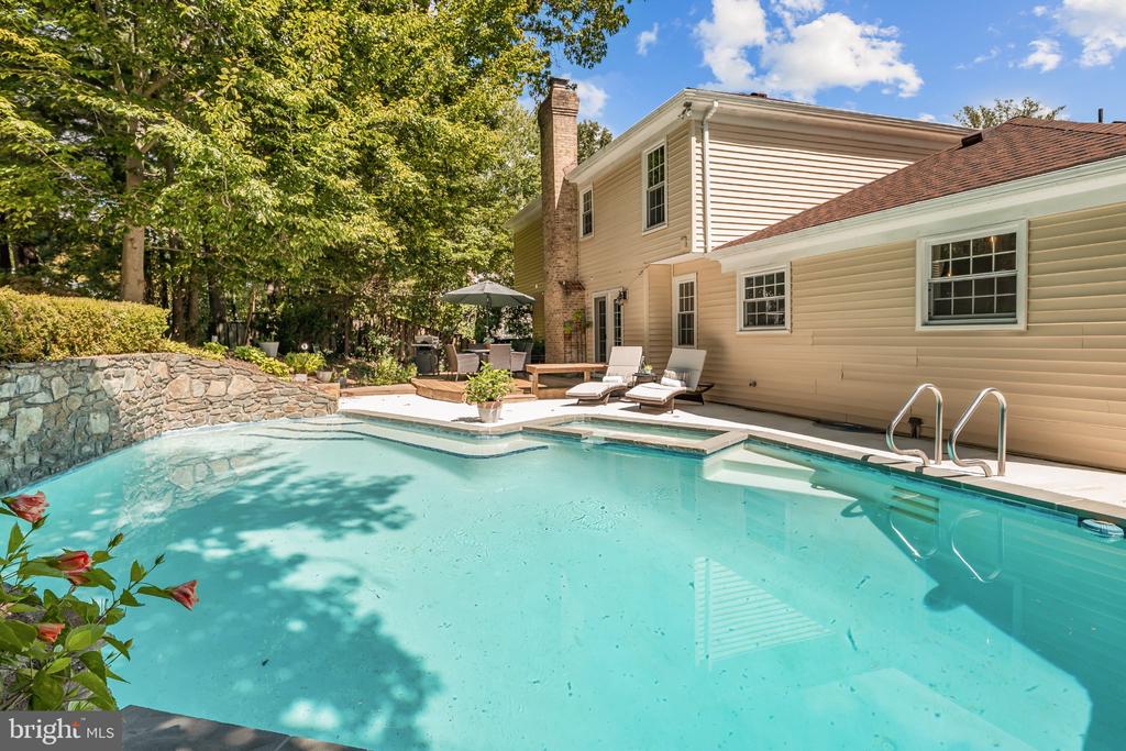 10729 SHINGLE OAK COURT