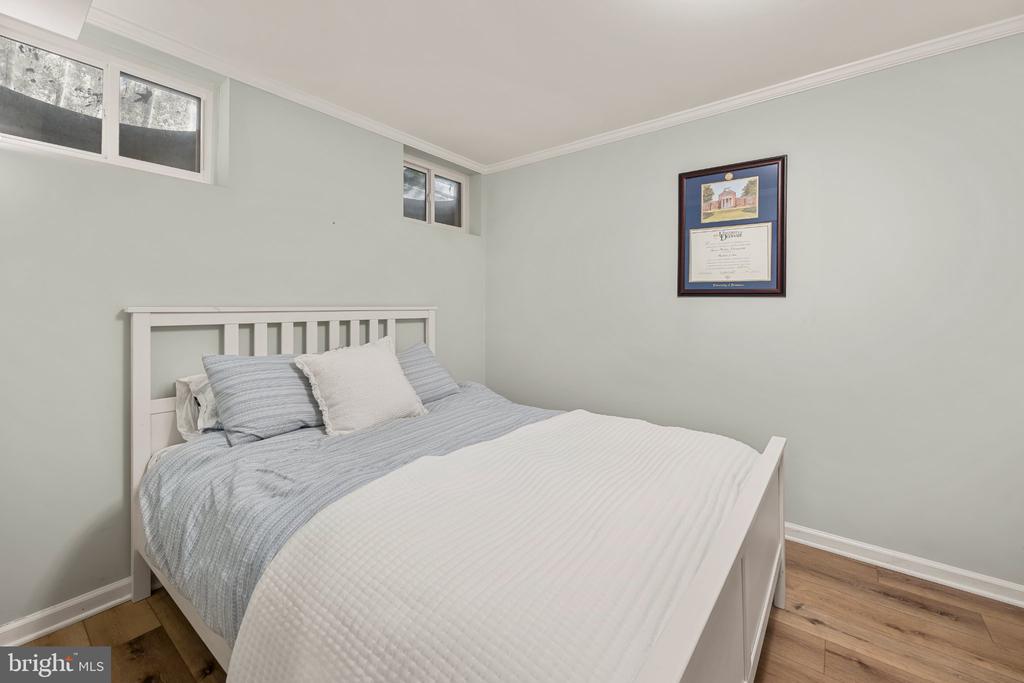 10729 SHINGLE OAK COURT