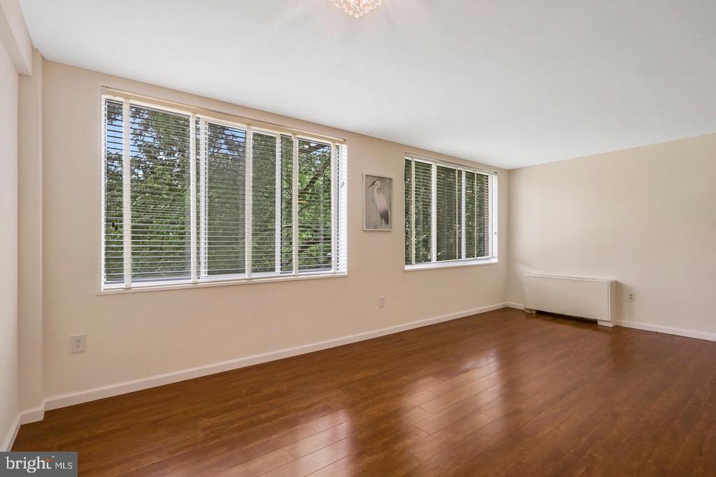 6631 WAKEFIELD DRIVE Unit: 211