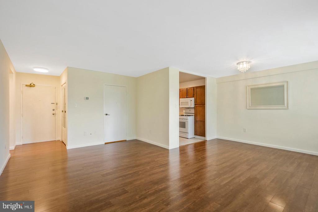 6631 WAKEFIELD DRIVE Unit: 211