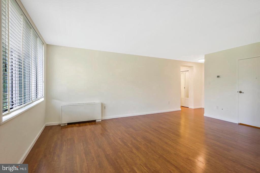 6631 WAKEFIELD DRIVE Unit: 211