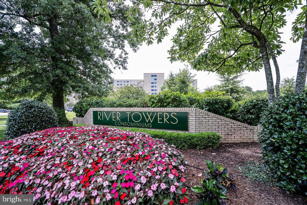 6631 WAKEFIELD DRIVE Unit: 211