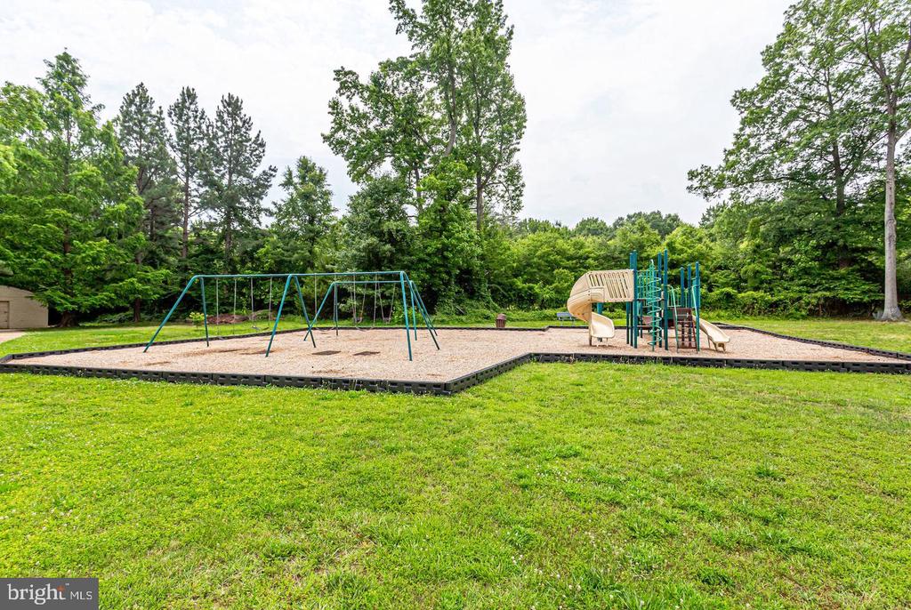 6631 WAKEFIELD DRIVE Unit: 211