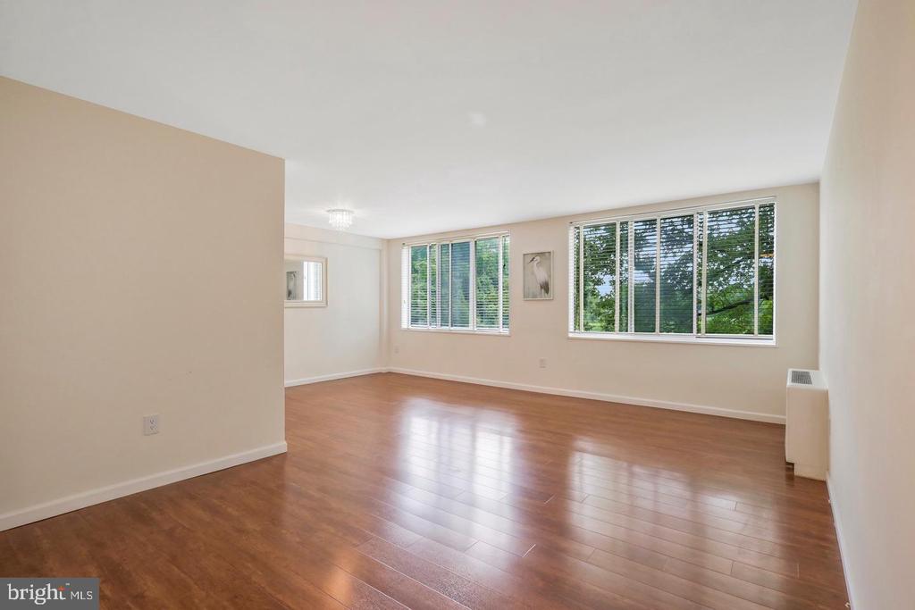 6631 WAKEFIELD DRIVE Unit: 211