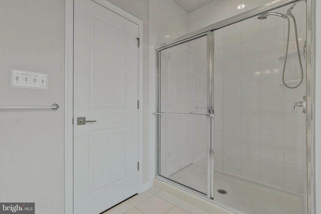 23286 SOUTHDOWN MANOR TER #101