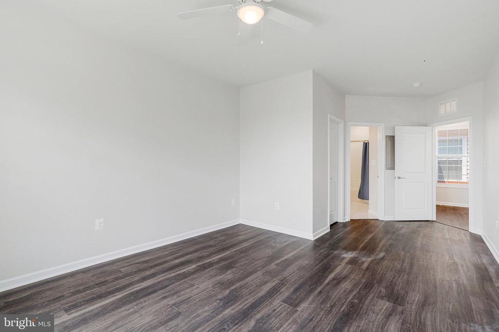 23286 SOUTHDOWN MANOR TER #101