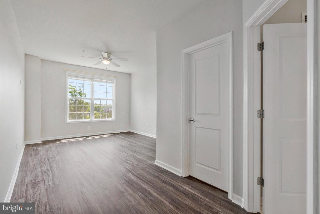 23286 SOUTHDOWN MANOR TER #101