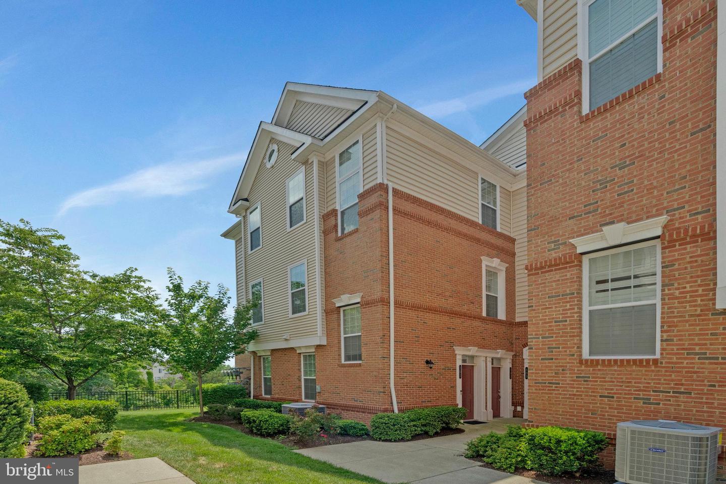 23286 SOUTHDOWN MANOR TER #101