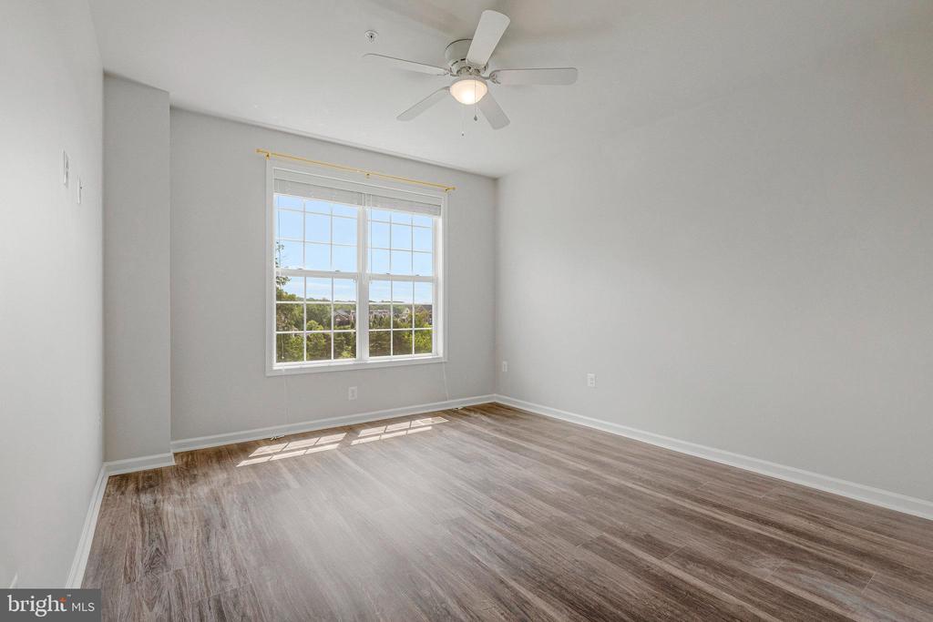 23286 SOUTHDOWN MANOR TER #101