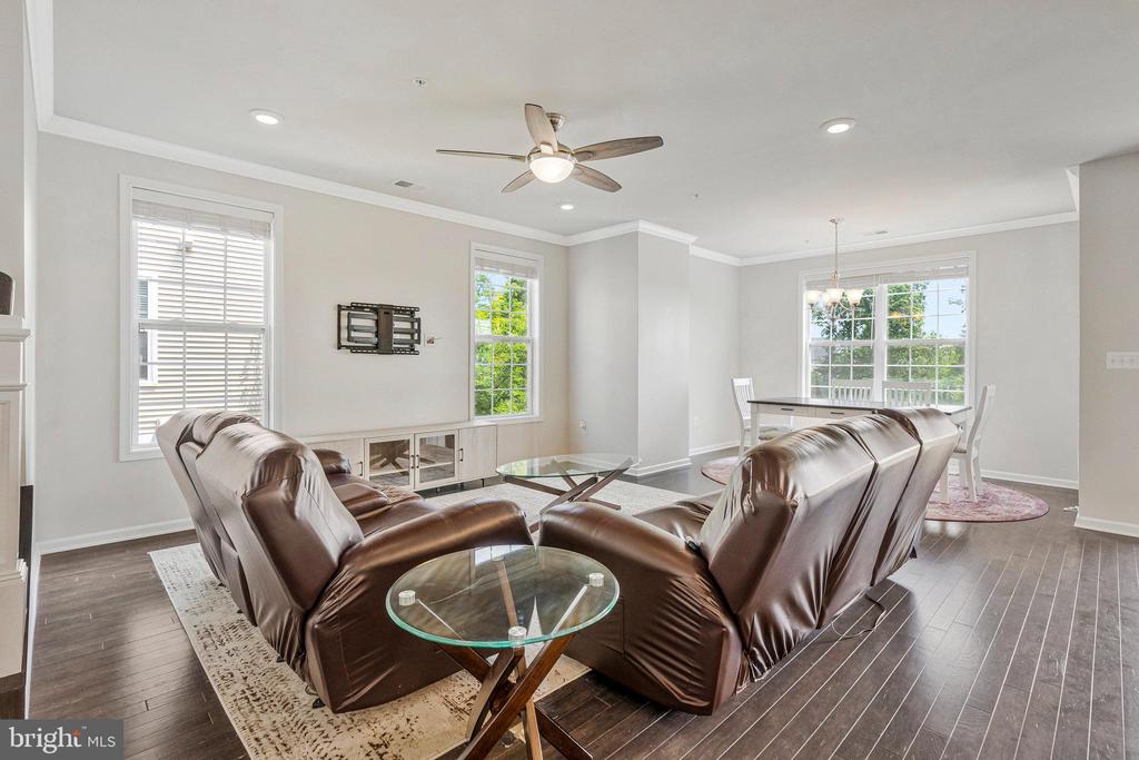 23286 SOUTHDOWN MANOR TER #101