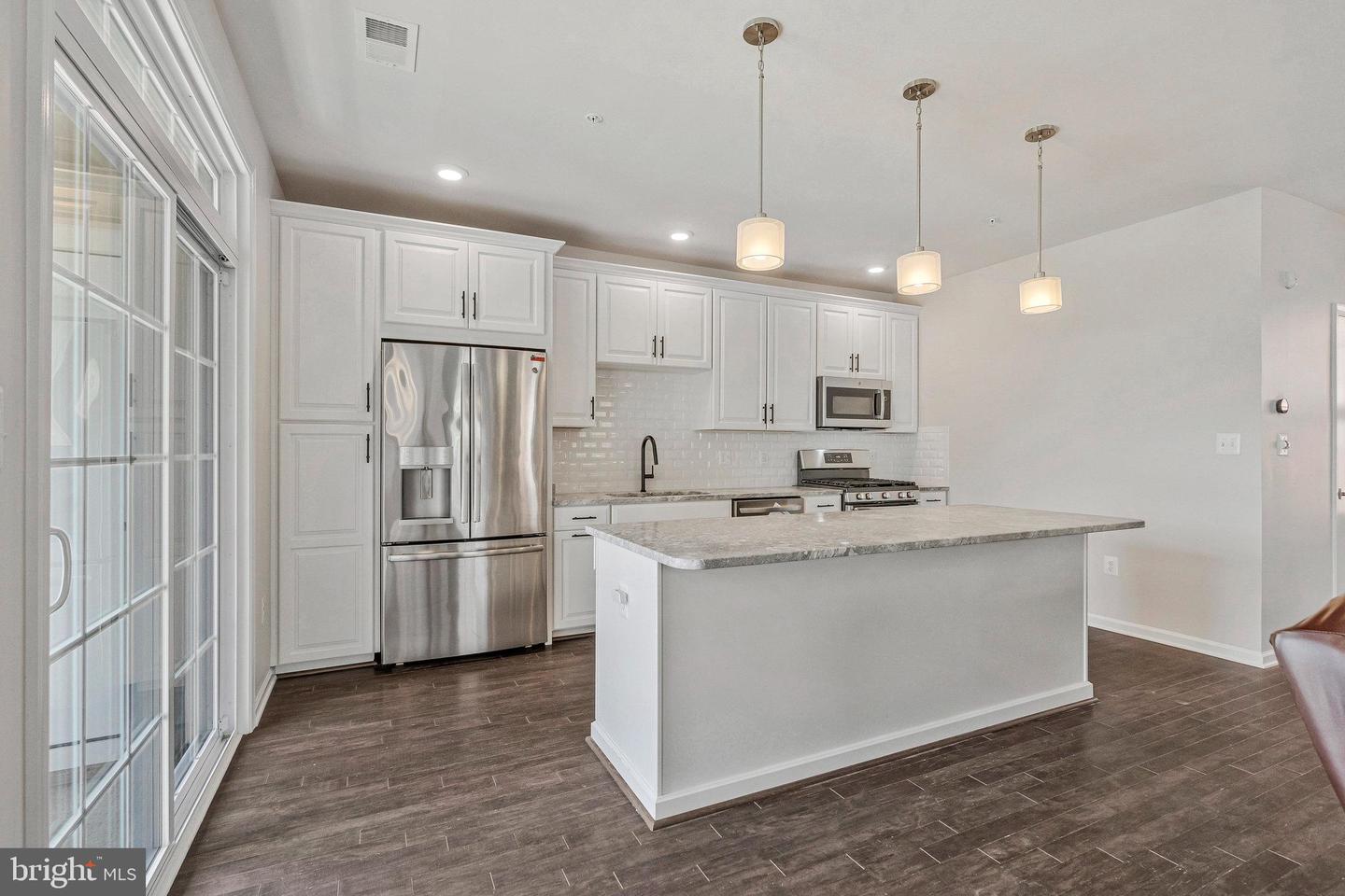 23286 SOUTHDOWN MANOR TER #101
