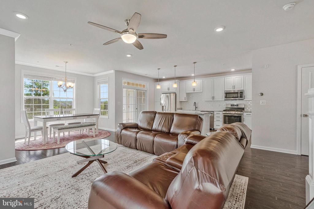 23286 SOUTHDOWN MANOR TER #101