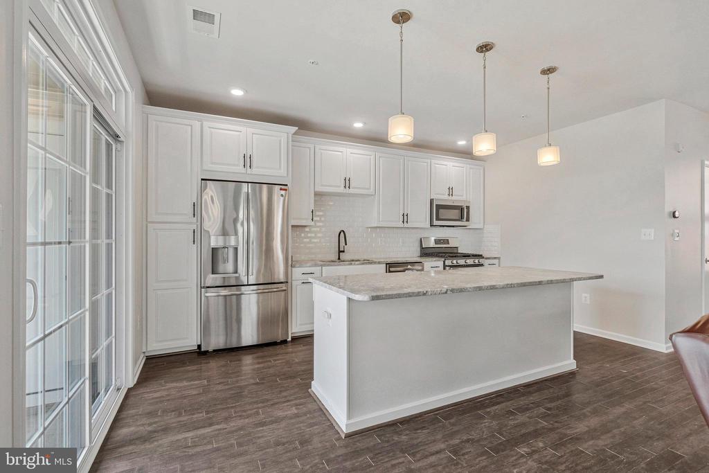 23286 SOUTHDOWN MANOR TER #101