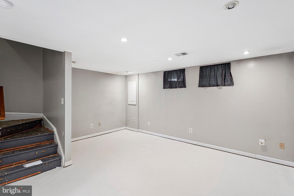 44052 ABERDEEN TERRACE
