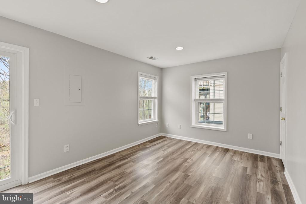 238 Kirby St