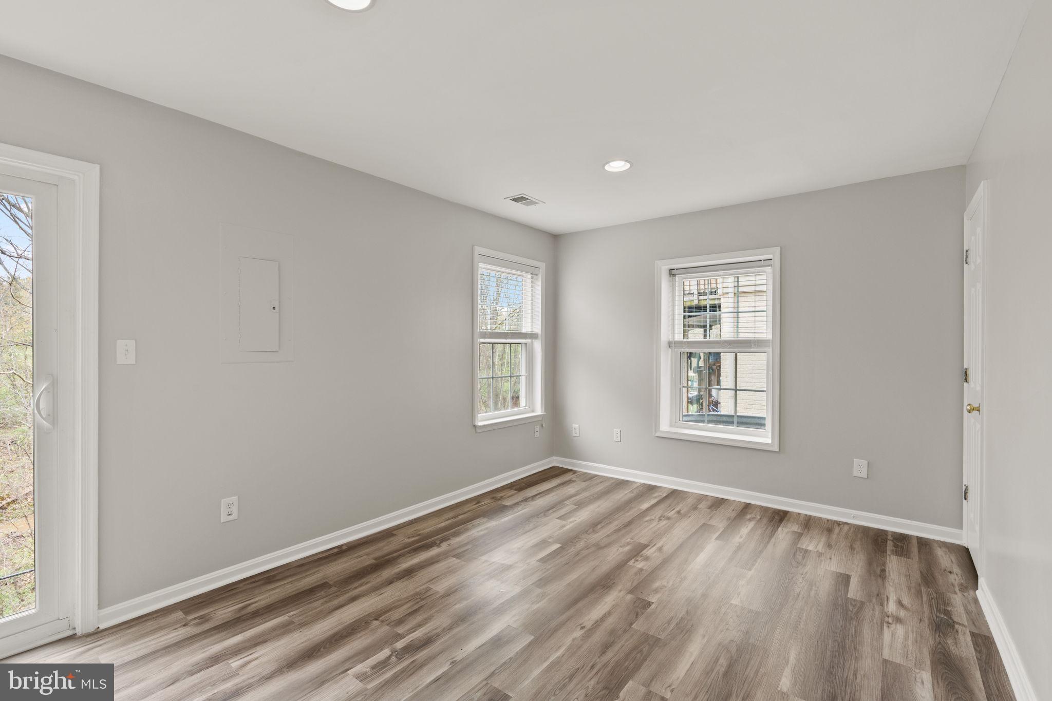 238 Kirby St