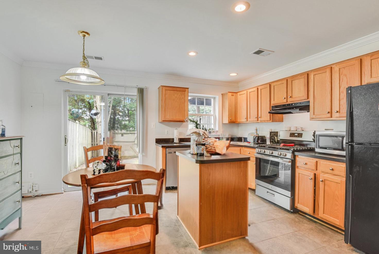 8856 Stable Forest Pl
