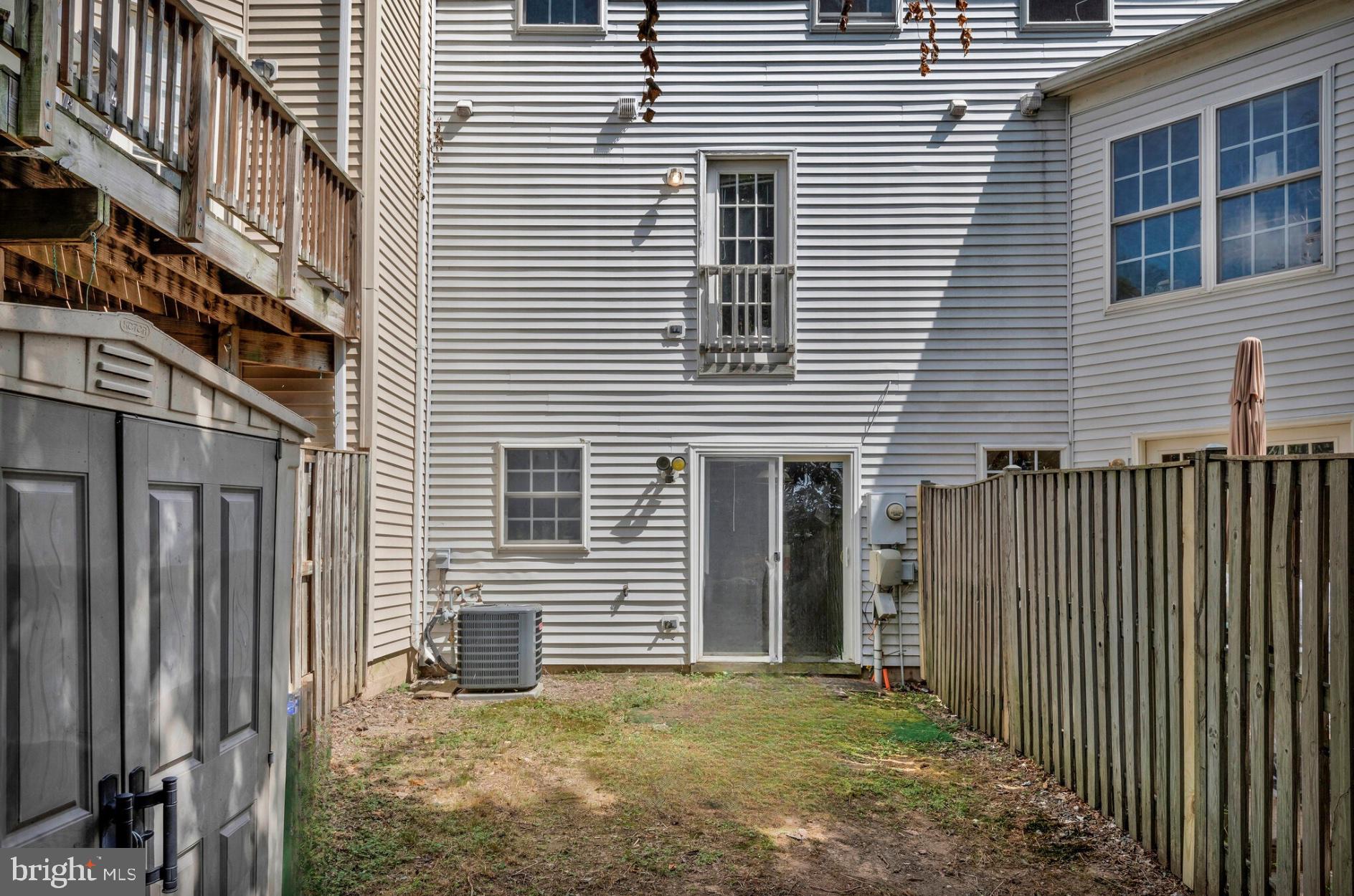 8856 Stable Forest Pl