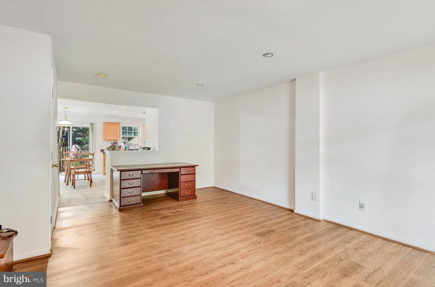 8856 Stable Forest Pl