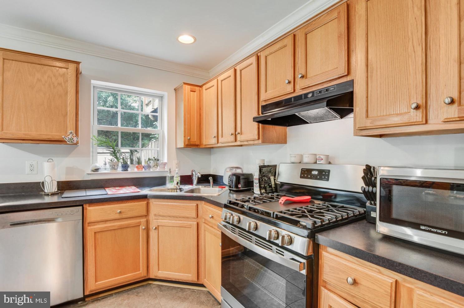 8856 Stable Forest Pl
