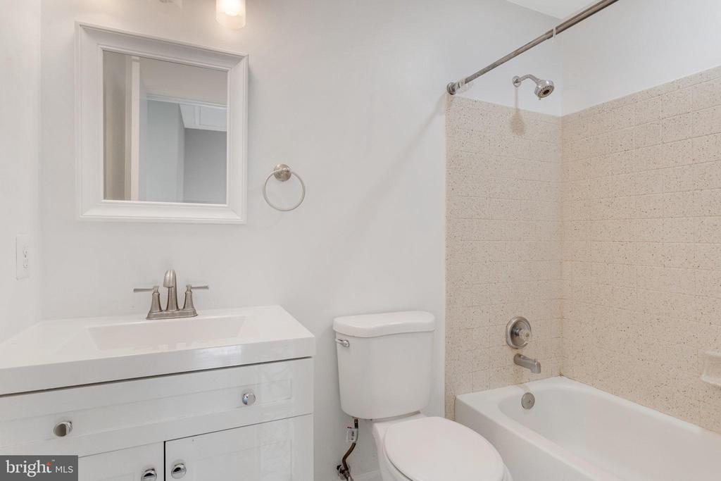 16282 TACONIC CIR
