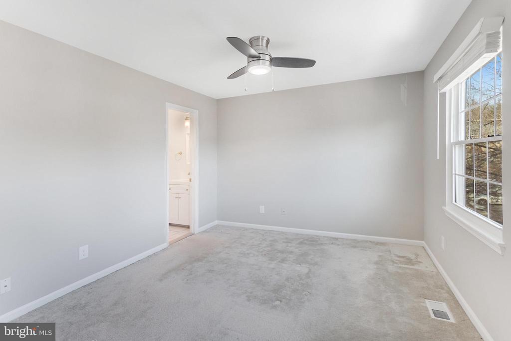 16282 TACONIC CIR