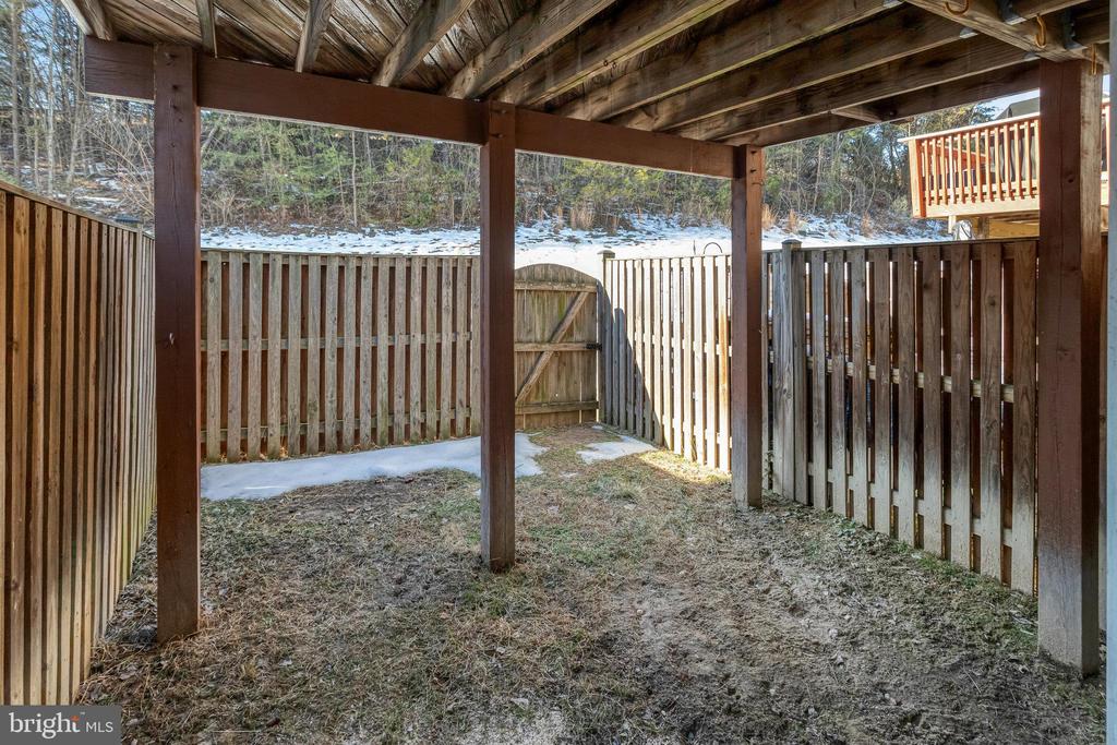 16282 TACONIC CIR