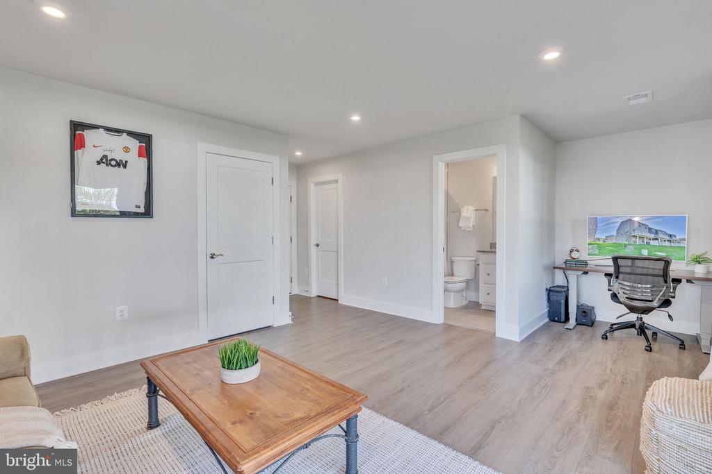 10622 Sheffield Glen Ln