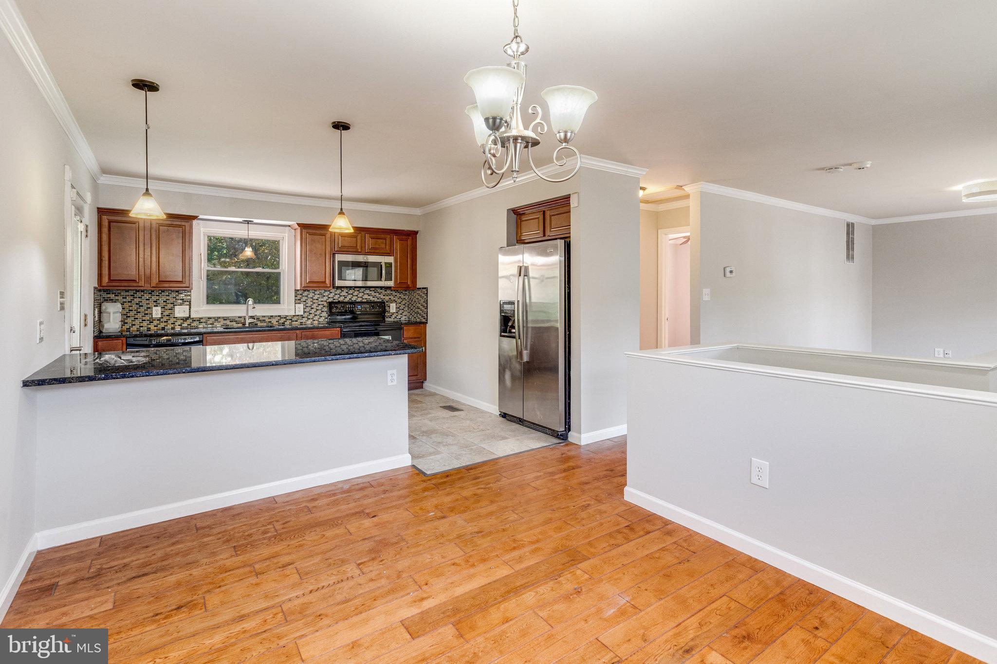 3101 BURBANK LN