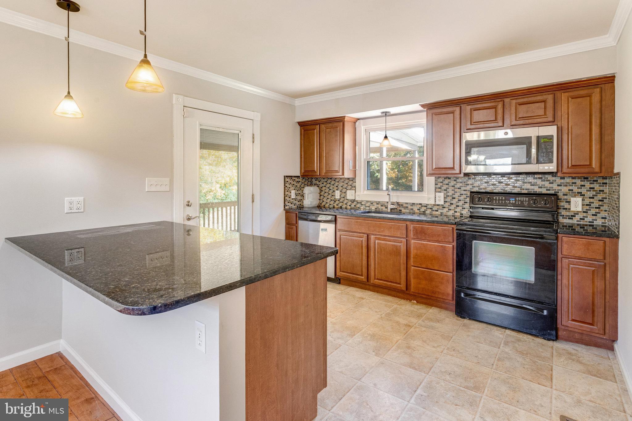 3101 BURBANK LN