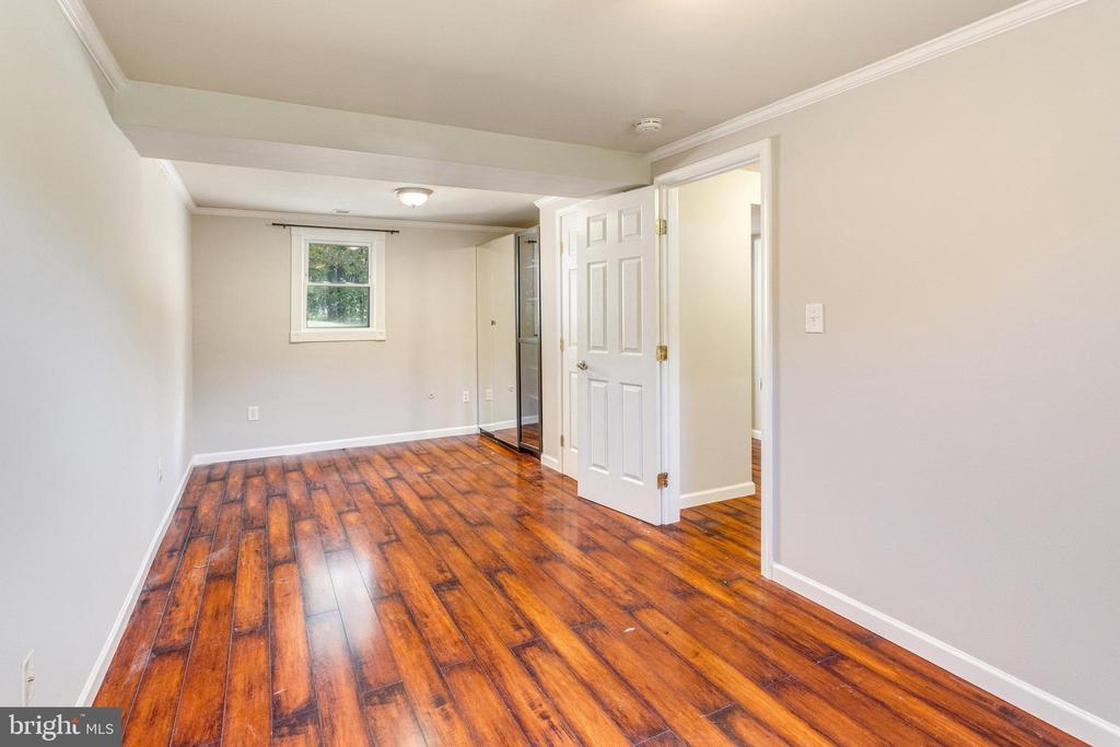 3101 BURBANK LN