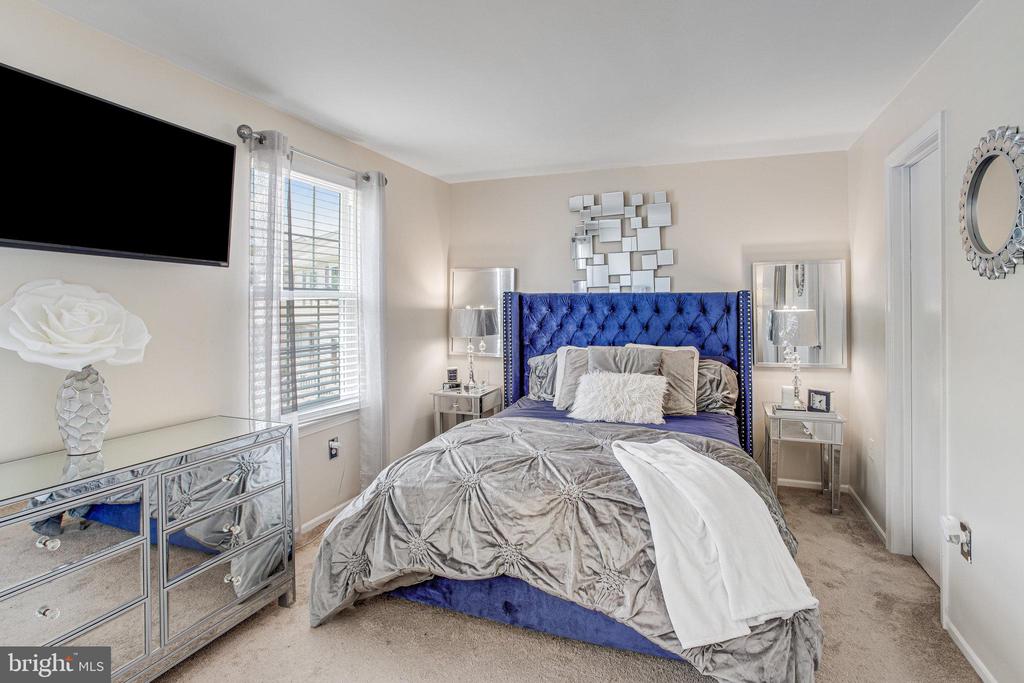 2870 Burgundy Pl
