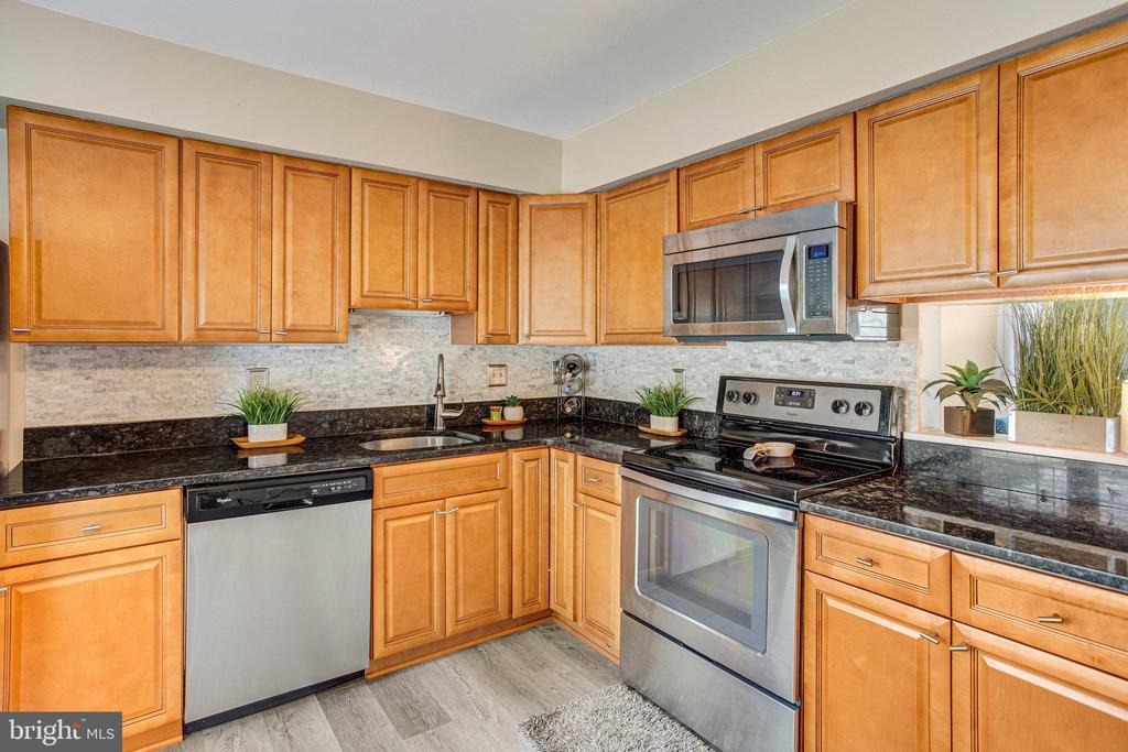 2870 Burgundy Pl