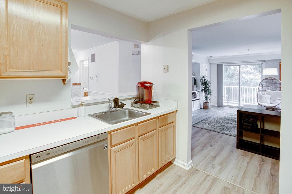 13615 GARFIELD PLACE 203