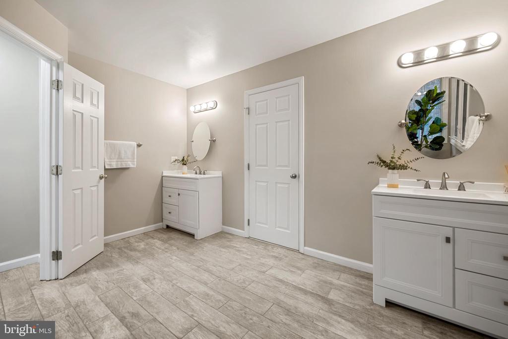13780 HOLLY FOREST DRIVE