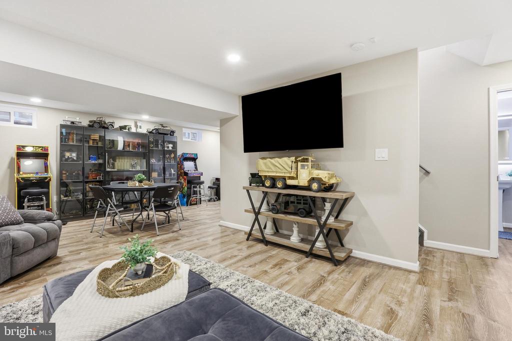 5467 QUAINT DRIVE