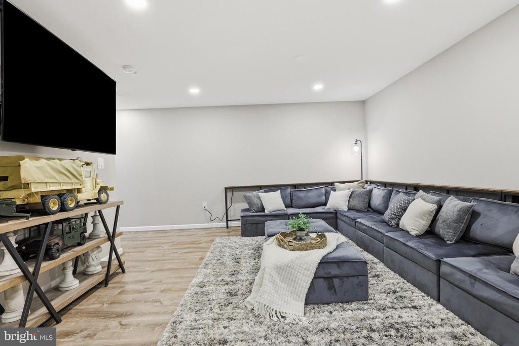 5467 QUAINT DRIVE