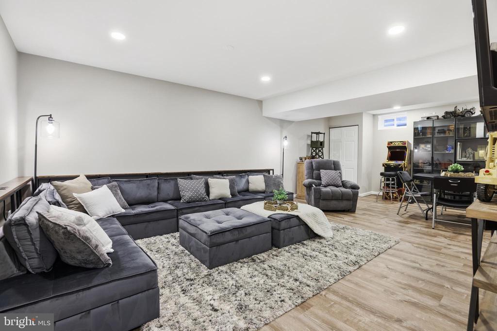 5467 QUAINT DRIVE