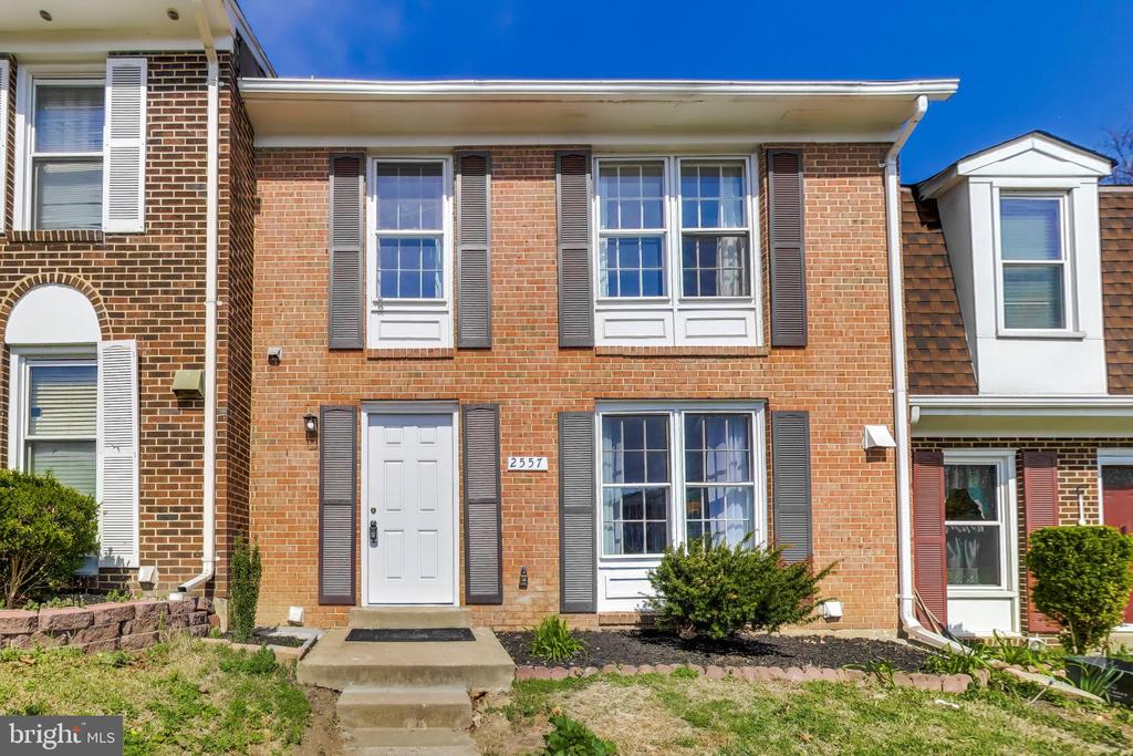 2557 KINGSWOOD COURT