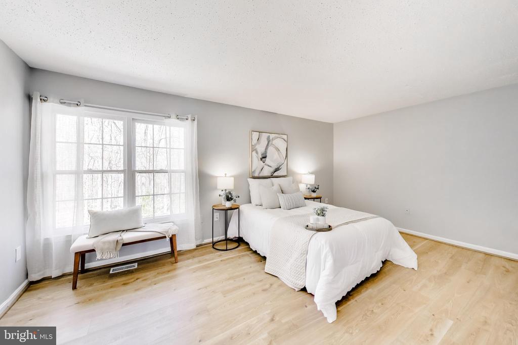 2557 KINGSWOOD COURT
