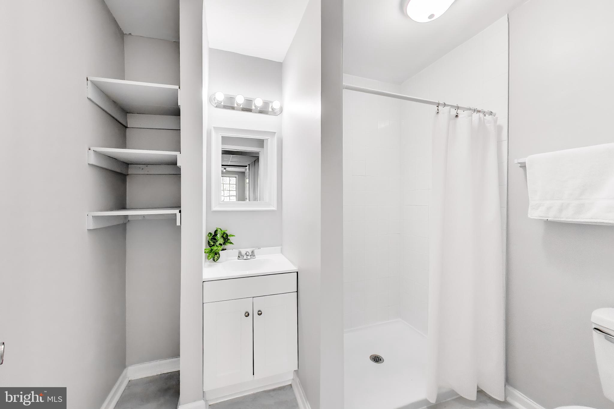 2557 KINGSWOOD COURT