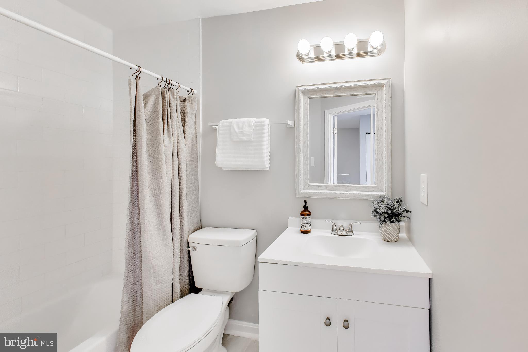 2557 KINGSWOOD COURT