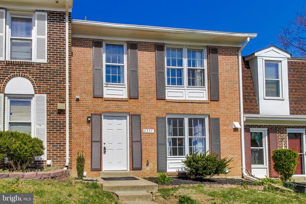 2557 KINGSWOOD COURT