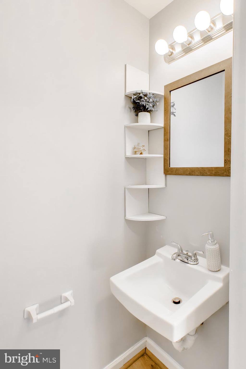 2557 KINGSWOOD COURT