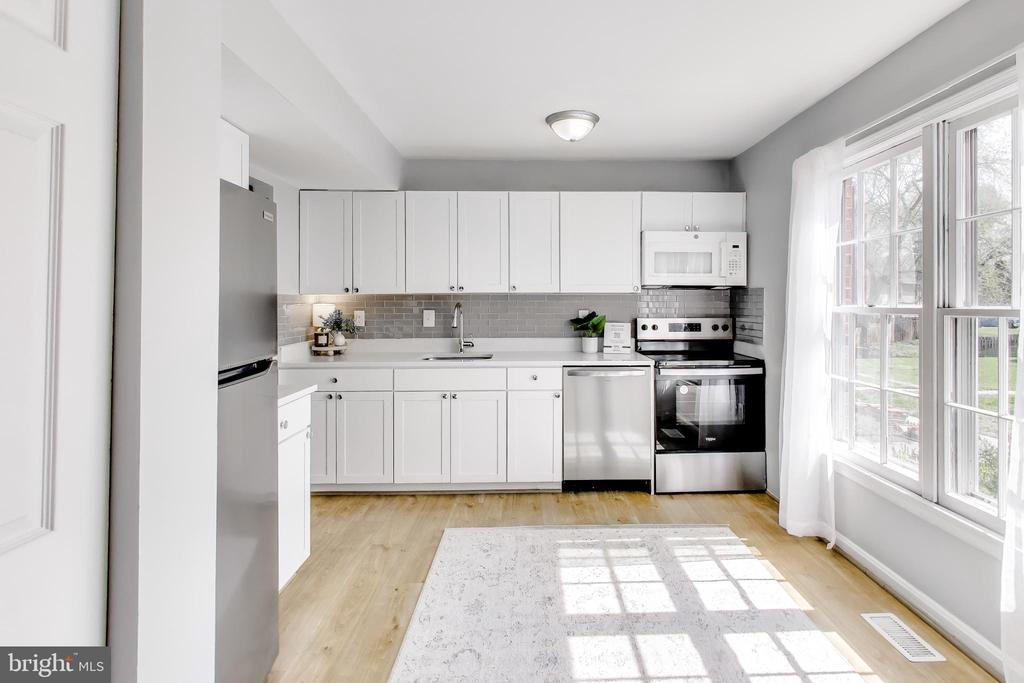 2557 KINGSWOOD COURT