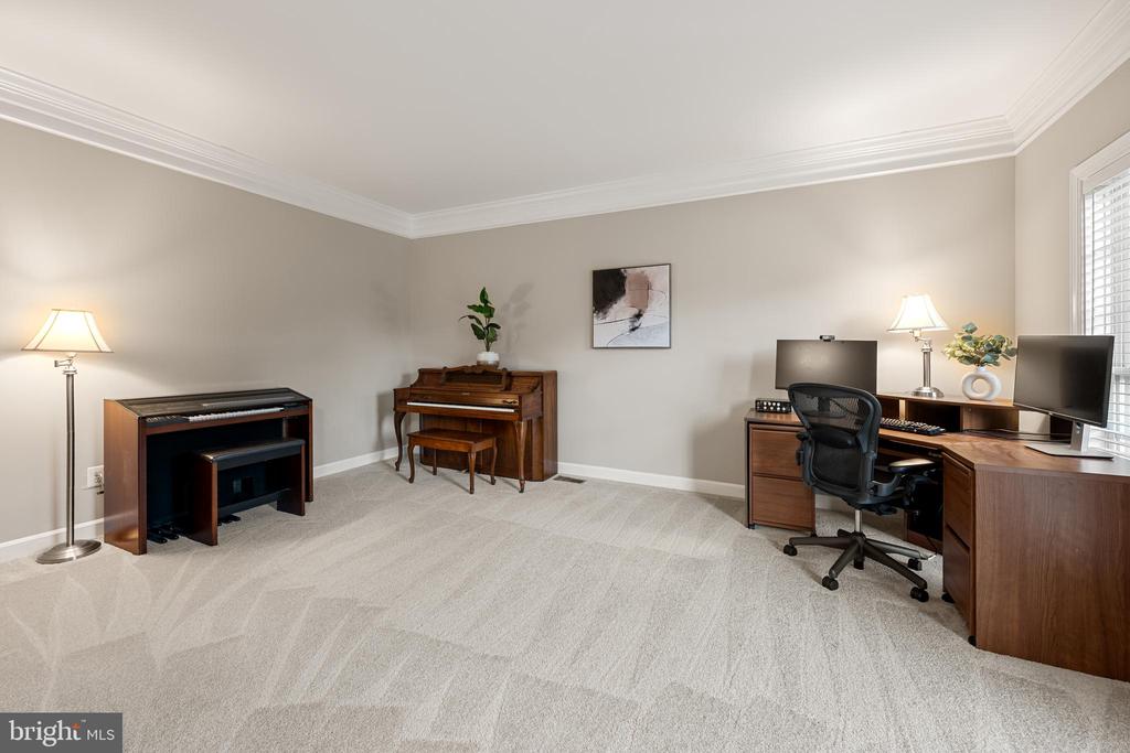 7224 WINNIPEG COURT