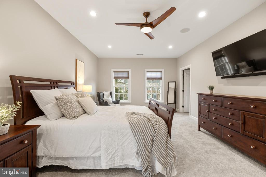 7224 WINNIPEG COURT
