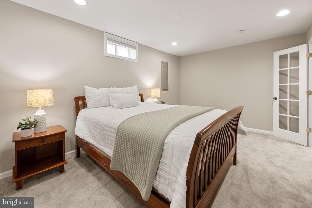 7224 WINNIPEG COURT